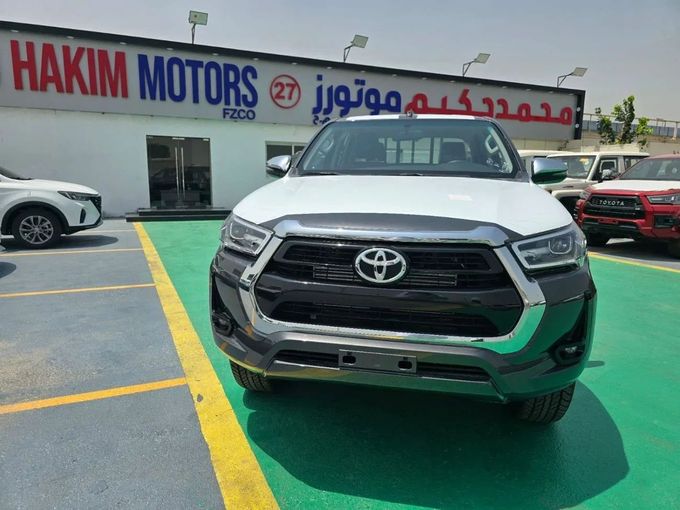 New Toyota Hilux VIII Facelift, 2.4 l, 2025 in Dubai by Mohamed Hakim Motors, Grey color. GCC Specs | AUTO.AE