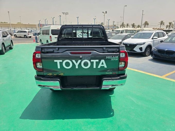 New Toyota Hilux VIII Facelift, 2.4 l, 2025 in Dubai by Mohamed Hakim Motors, Grey color. GCC Specs | AUTO.AE