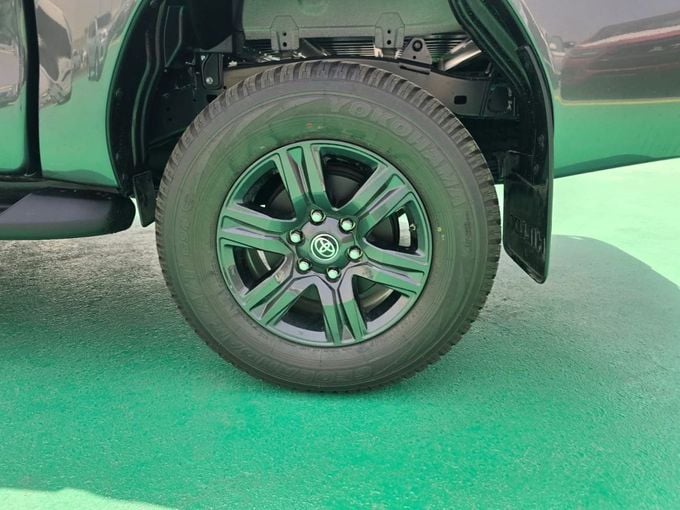 New Toyota Hilux VIII Facelift, 2.4 l, 2025 in Dubai by Mohamed Hakim Motors, Grey color. GCC Specs | AUTO.AE