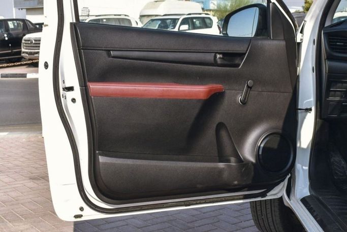 New Toyota Hilux VIII Facelift, 2.7 l, 2021 in Dubai by Mohamed Hakim Motors, White color. GCC Specs | AUTO.AE