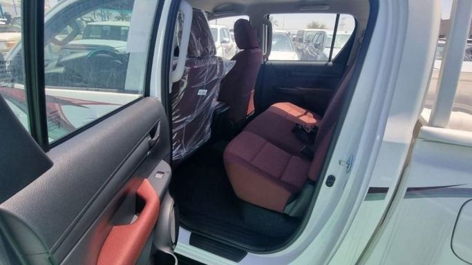 New Toyota Hilux VIII Facelift, 2.7 l, 2023 in Dubai by Mohamed Hakim Motors, White color. GCC Specs | AUTO.AE