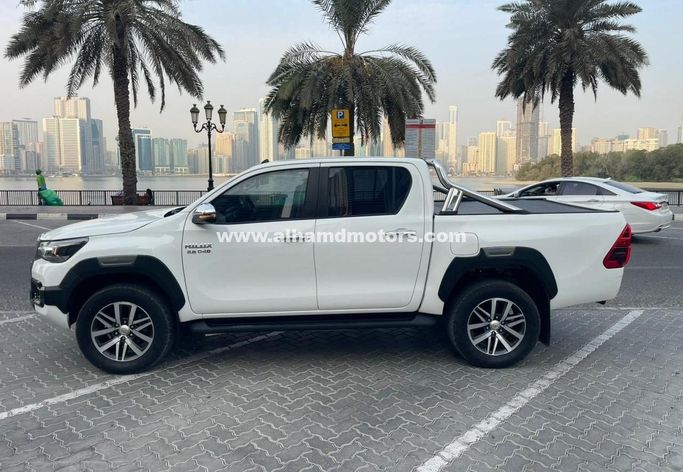 Used Toyota Hilux VIII, 2.8 l, 2017 in Dubai by Alhamd Motors, White color. Other | AUTO.AE
