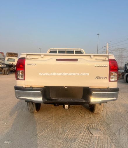 Подержанный Toyota Hilux Extra Cab VIII Рестайлинг, 2.8 л, 2023 в Дубае от Alhamd Motors Белый цвет. Other | AUTO.AE
