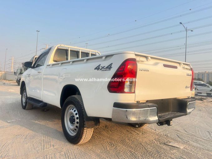 Подержанный Toyota Hilux Extra Cab VIII Рестайлинг, 2.8 л, 2023 в Дубае от Alhamd Motors Белый цвет. Other | AUTO.AE