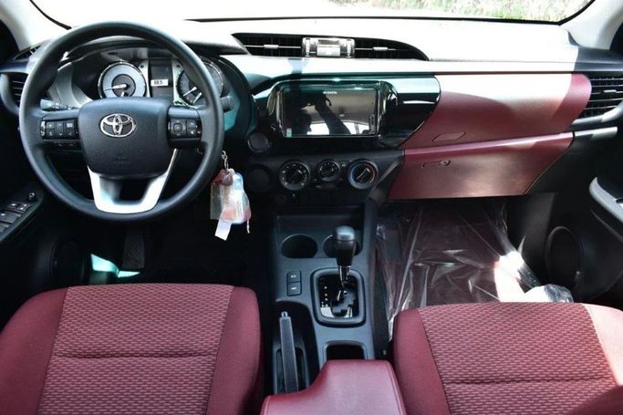 New Toyota Hilux Extra Cab VIII Facelift, 2.8 l, 2022 in Dubai by Mohamed Hakim Motors, White color. GCC Specs | AUTO.AE