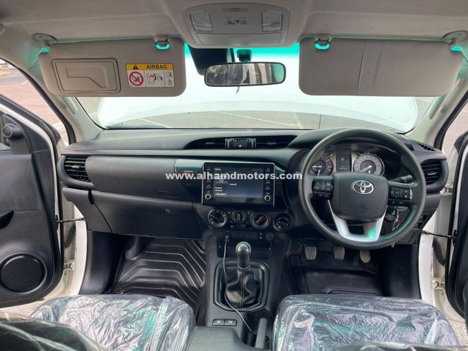 Подержанный Toyota Hilux VIII Рестайлинг, 2.8 л, 2020 в Дубае от Alhamd Motors Белый цвет. Other | AUTO.AE