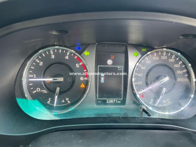 Подержанный Toyota Hilux VIII Рестайлинг, 2.8 л, 2020 в Дубае от Alhamd Motors Белый цвет. Other | AUTO.AE