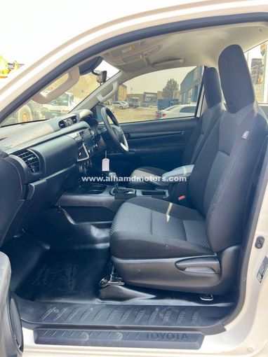 Used Toyota Hilux Extra Cab VIII Facelift, 2.4 l, 2023 in Dubai by Alhamd Motors, White color. Other | AUTO.AE