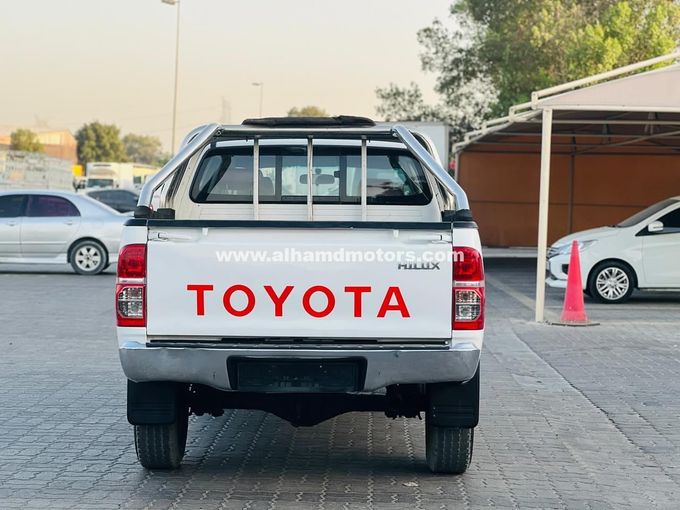 Подержанный Toyota Hilux VII Рестайлинг, 2.7 л, 2012 в Дубае от Alhamd Motors Белый цвет. GCC | AUTO.AE