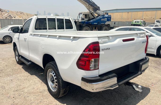 Подержанный Toyota Hilux VIII Рестайлинг, 2.8 л, 2022 в Дубае от Alhamd Motors Белый цвет. Other | AUTO.AE