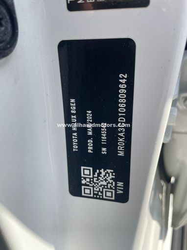 Подержанный Toyota Hilux VIII Рестайлинг, 2.8 л, 2024 в Дубае от Alhamd Motors Белый цвет. Other | AUTO.AE