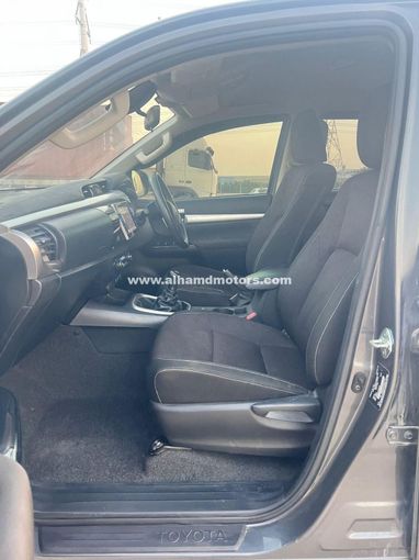 Подержанный Toyota Hilux VIII, 2.4 л, 2019 в Дубае от Alhamd Motors Серый цвет. Other | AUTO.AE