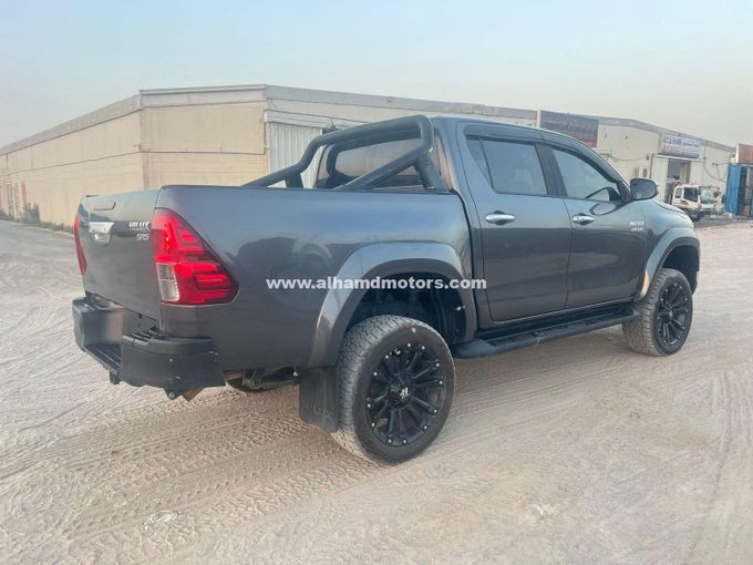 Подержанный Toyota Hilux VIII, 2.4 л, 2019 в Дубае от Alhamd Motors Серый цвет. Other | AUTO.AE