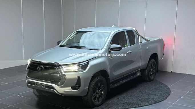 Подержанный Toyota Hilux VIII Рестайлинг, 2.8 л, 2023 в Дубае от Alhamd Motors Серый цвет. Other | AUTO.AE