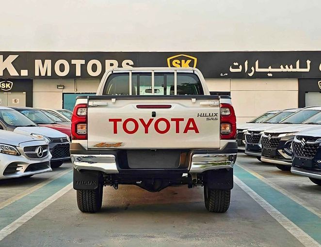 Новый Toyota Hilux VIII Рестайлинг 2, 2.7 л, 2025 в Дубае от SK Motors Белый цвет. GCC | AUTO.AE
