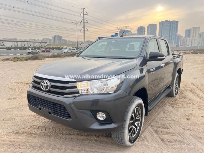 Подержанный Toyota Hilux VIII, 2.4 л, 2017 в Дубае от Alhamd Motors Серый цвет. Other | AUTO.AE