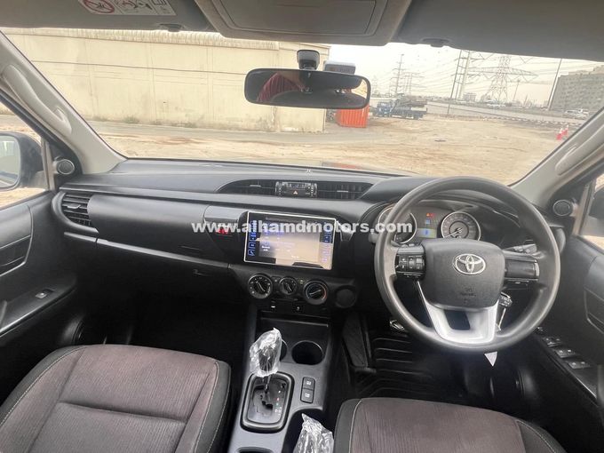 Подержанный Toyota Hilux VIII, 2.4 л, 2017 в Дубае от Alhamd Motors Серый цвет. Other | AUTO.AE