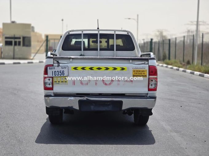 Подержанный Toyota Hilux VII Рестайлинг, 2.7 л, 2014 в Дубае от Alhamd Motors Белый цвет. GCC | AUTO.AE