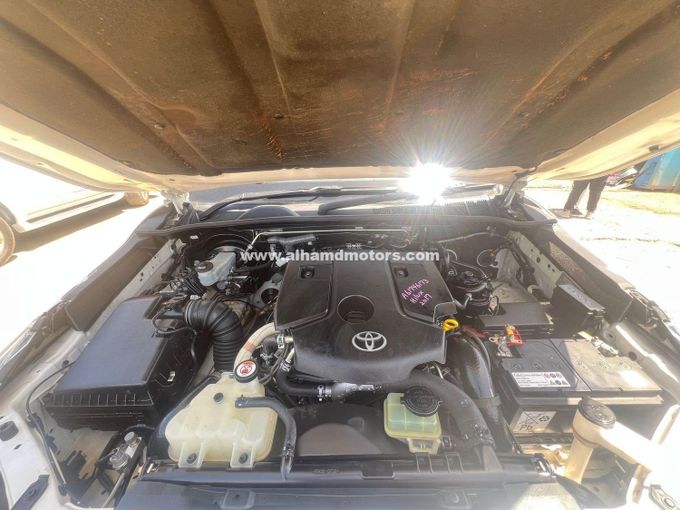 Подержанный Toyota Hilux VIII, 2.8 л, 2017 в Дубае от Alhamd Motors Белый цвет. Other | AUTO.AE