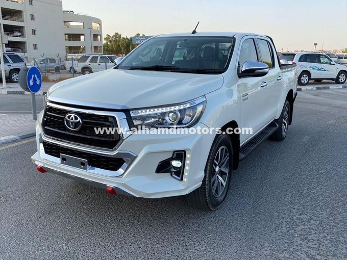 Подержанный Toyota Hilux VIII, 2.8 л, 2017 в Дубае от Alhamd Motors Белый цвет. Other | AUTO.AE