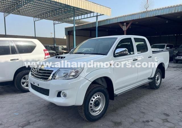 Подержанный Toyota Hilux VII Рестайлинг, 3.0 л, 2015 в Дубае от Alhamd Motors Белый цвет. Other | AUTO.AE