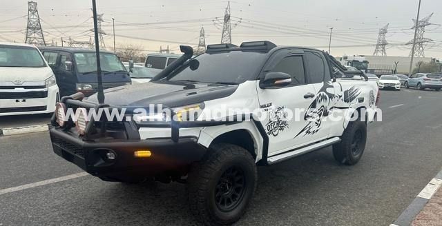 Подержанный Toyota Hilux VIII Рестайлинг, 2.8 л, 2023 в Дубае от Alhamd Motors Белый цвет. Other | AUTO.AE