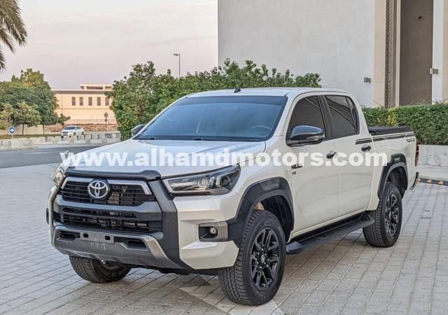 Подержанный Toyota Hilux VIII Рестайлинг, 4.0 л, 2021 в Дубае от Alhamd Motors Белый цвет. Other | AUTO.AE