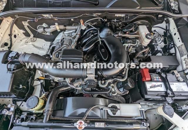 Подержанный Toyota Hilux VIII Рестайлинг, 4.0 л, 2021 в Дубае от Alhamd Motors Белый цвет. Other | AUTO.AE