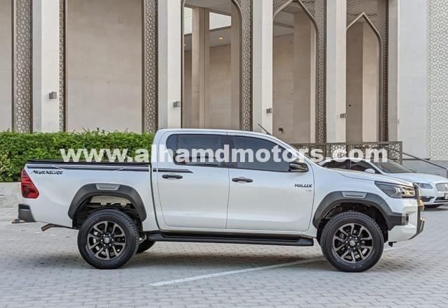 Подержанный Toyota Hilux VIII Рестайлинг, 4.0 л, 2021 в Дубае от Alhamd Motors Белый цвет. Other | AUTO.AE