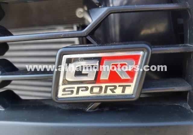 Подержанный Toyota Hilux VIII Рестайлинг 2, 2.8 л, 2024 в Дубае от Alhamd Motors Коричневый цвет. Other | AUTO.AE