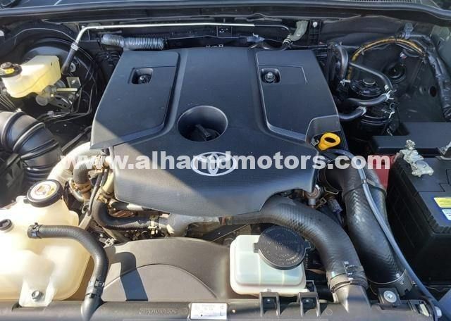 Подержанный Toyota Hilux VIII Рестайлинг 2, 2.8 л, 2024 в Дубае от Alhamd Motors Коричневый цвет. Other | AUTO.AE