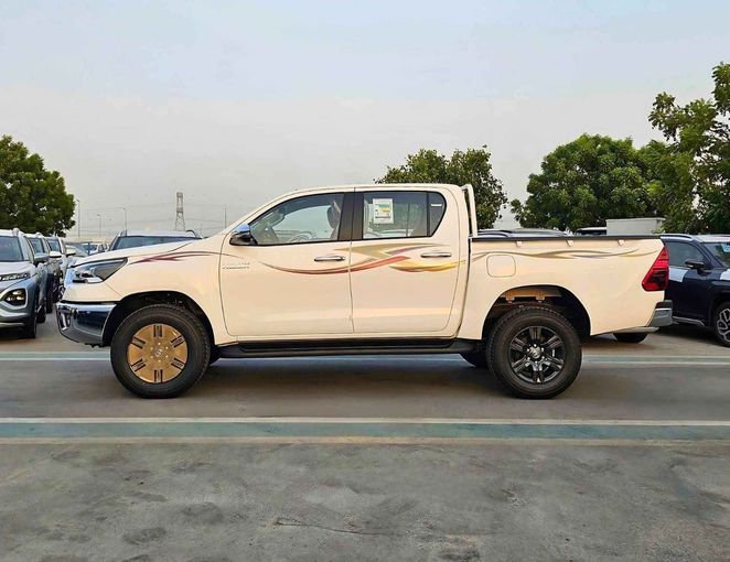 New Toyota Hilux VIII Facelift, 2.7 l, 2025 in Dubai by SK Motors, White color. GCC Specs | AUTO.AE