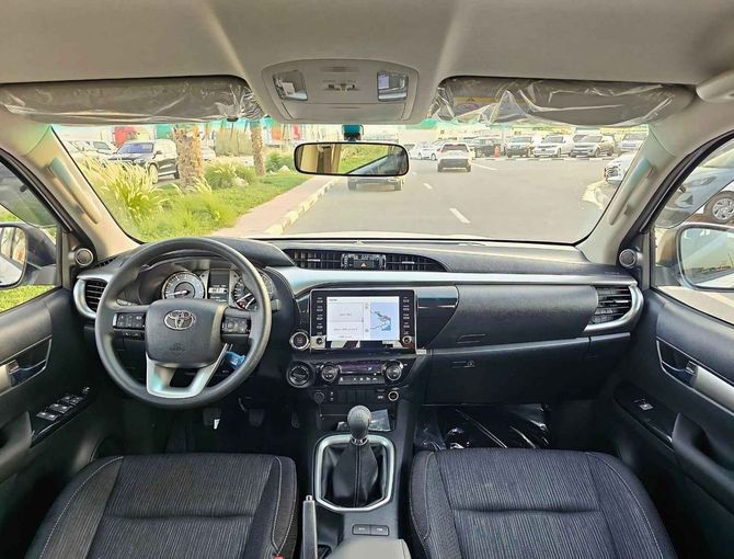 Новый Toyota Hilux VIII Рестайлинг 2, 2.7 л, 2024 в Дубае от SK Motors Белый цвет. GCC | AUTO.AE