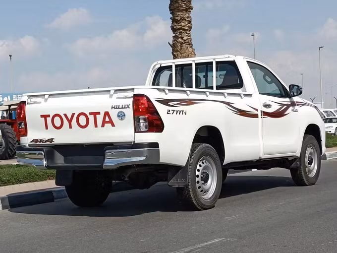 Новый Toyota Hilux VIII Рестайлинг, 2.7 л, 2024 в Дубае от SK Motors Белый цвет. GCC | AUTO.AE
