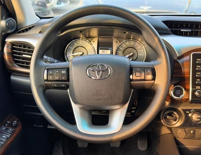 Новый Toyota Hilux VIII Рестайлинг, 2.7 л, 2025 в Дубае от SK Motors Белый цвет. GCC | AUTO.AE