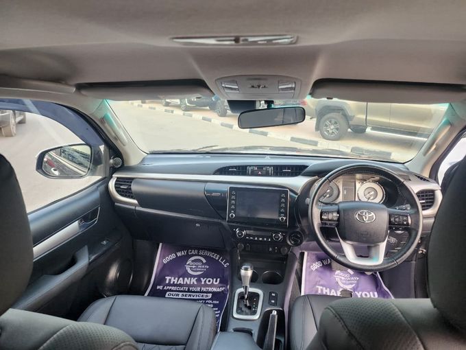 Подержанный Toyota Hilux VIII, 2.8 л, 2018 в Дубае от Alhamd Motors Серый цвет. Other | AUTO.AE