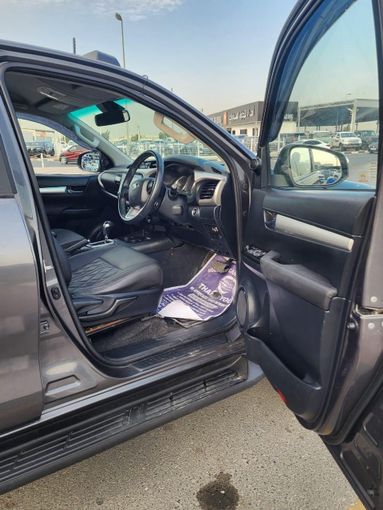 Подержанный Toyota Hilux VIII, 2.8 л, 2018 в Дубае от Alhamd Motors Серый цвет. Other | AUTO.AE