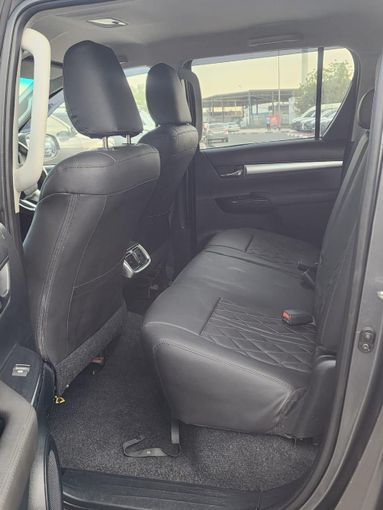 Подержанный Toyota Hilux VIII, 2.8 л, 2018 в Дубае от Alhamd Motors Серый цвет. Other | AUTO.AE