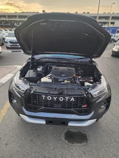 Подержанный Toyota Hilux VIII, 2.8 л, 2018 в Дубае от Alhamd Motors Серый цвет. Other | AUTO.AE