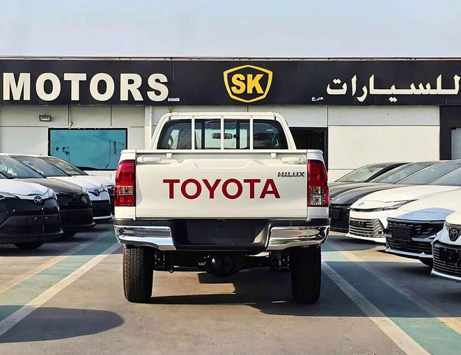 Новый Toyota Hilux VIII Рестайлинг 2, 2.4 л, 2025 в Дубае от SK Motors Белый цвет. GCC | AUTO.AE