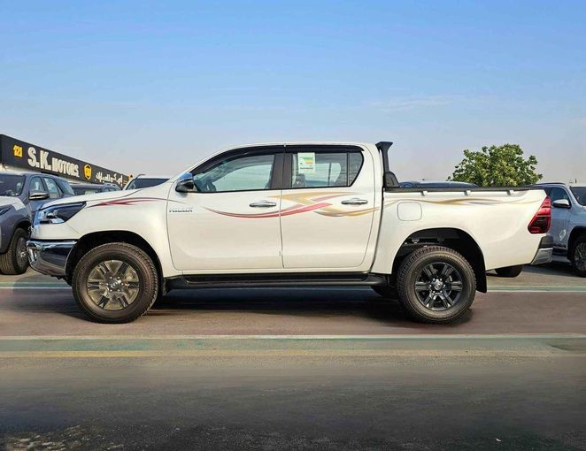 Новый Toyota Hilux VIII Рестайлинг, 2.7 л, 2025 в Дубае от SK Motors Белый цвет. GCC | AUTO.AE
