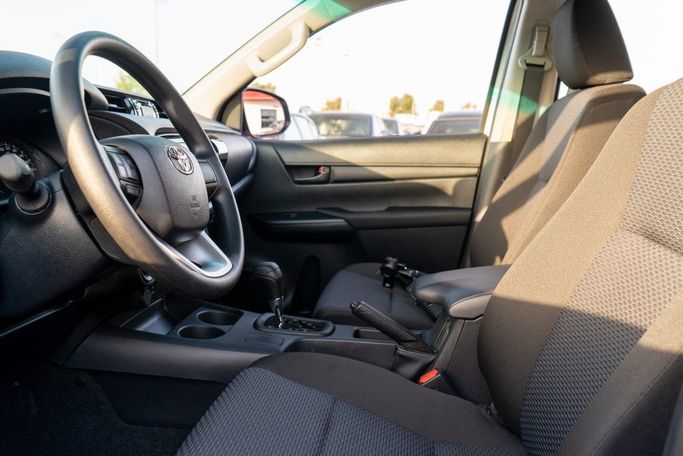 Новый Toyota Hilux VIII Рестайлинг 2, 2.4 л, 2025 в Дубае от TRADEX FRANCE MOTORS Белый цвет. Other | AUTO.AE