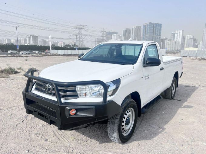 Подержанный Toyota Hilux Extra Cab VIII Рестайлинг, 2.8 л, 2021 в Дубае от Alhamd Motors Белый цвет. Other | AUTO.AE