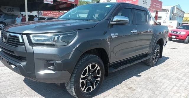 Подержанный Toyota Hilux VIII Рестайлинг, 2.8 л, 2021 в Дубае от Alhamd Motors Серый цвет. Other | AUTO.AE
