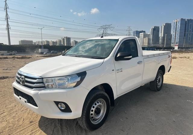 Подержанный Toyota Hilux VIII, 2.8 л, 2017 в Дубае от Alhamd Motors Белый цвет. Other | AUTO.AE