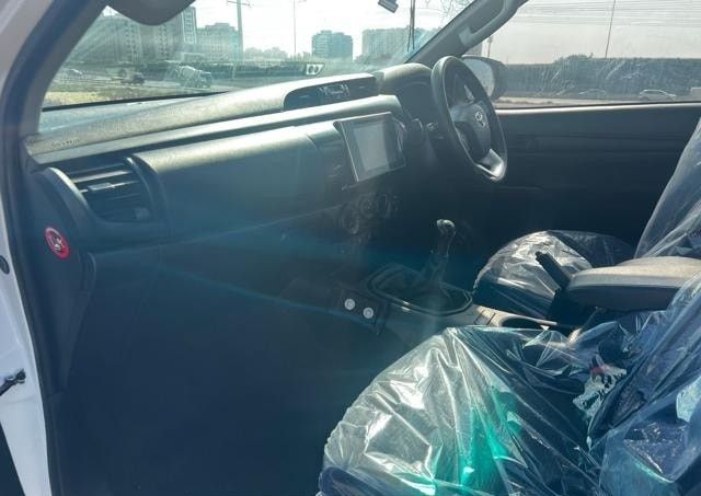 Подержанный Toyota Hilux VIII, 2.8 л, 2017 в Дубае от Alhamd Motors Белый цвет. Other | AUTO.AE