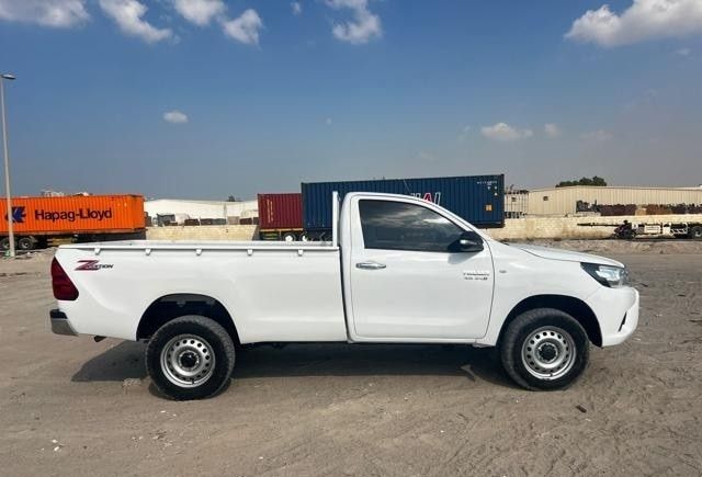 Подержанный Toyota Hilux VIII, 2.8 л, 2017 в Дубае от Alhamd Motors Белый цвет. Other | AUTO.AE