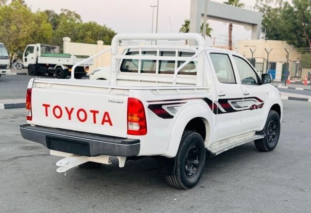Подержанный Toyota Hilux VII, 2.7 л, 2010 в Дубае от Alhamd Motors Белый цвет. GCC | AUTO.AE