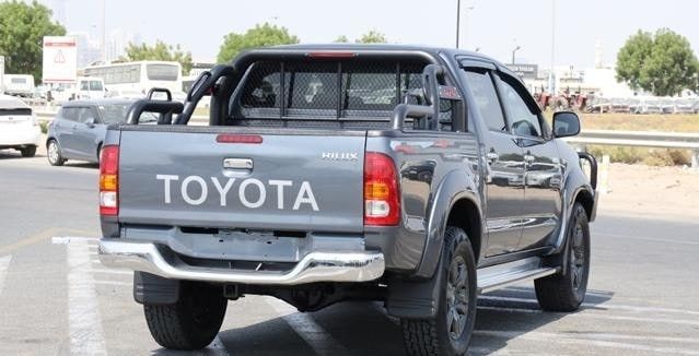 Подержанный Toyota Hilux VII, 3.0 л, 2009 в Дубае от Alhamd Motors Серый цвет. Other | AUTO.AE