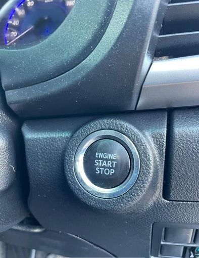 Подержанный Toyota Hilux VIII, 2.8 л, 2016 в Дубае от Alhamd Motors Серый цвет. Other | AUTO.AE